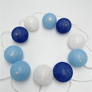 LED lyskæde med blå og hvide bomuldskugler